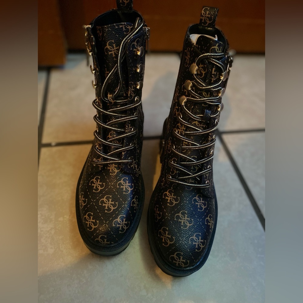 7M GUESS boots - Picture 3 of 8